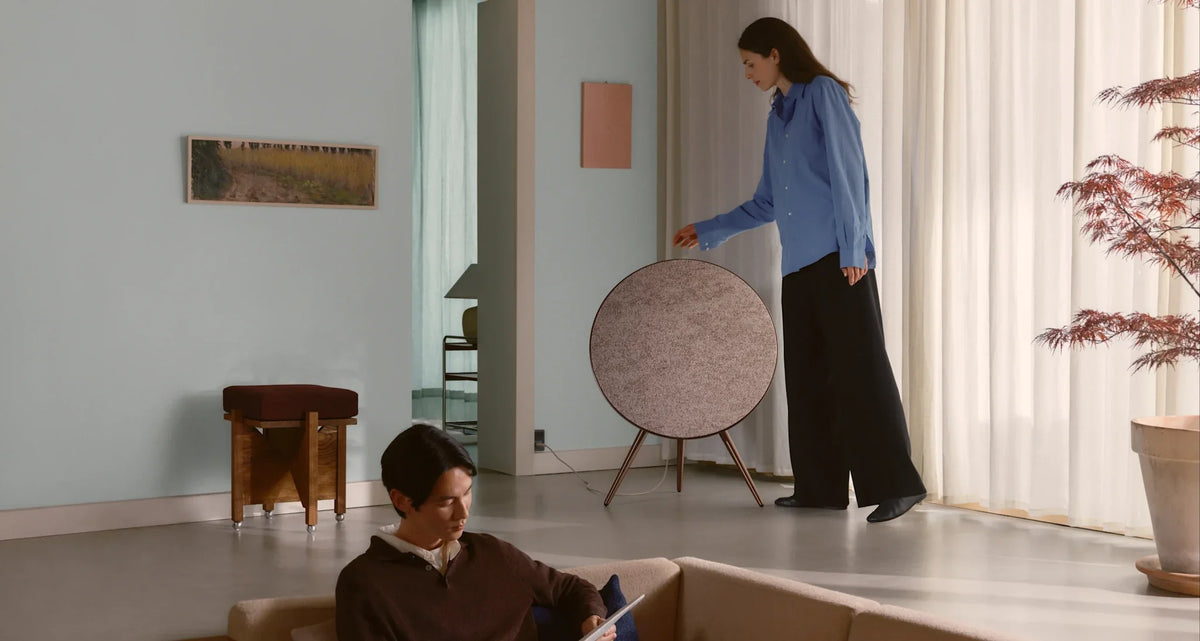 De iconische Bang & Olufsen Beosound A9 in de prachtige kleur Sienna Brown