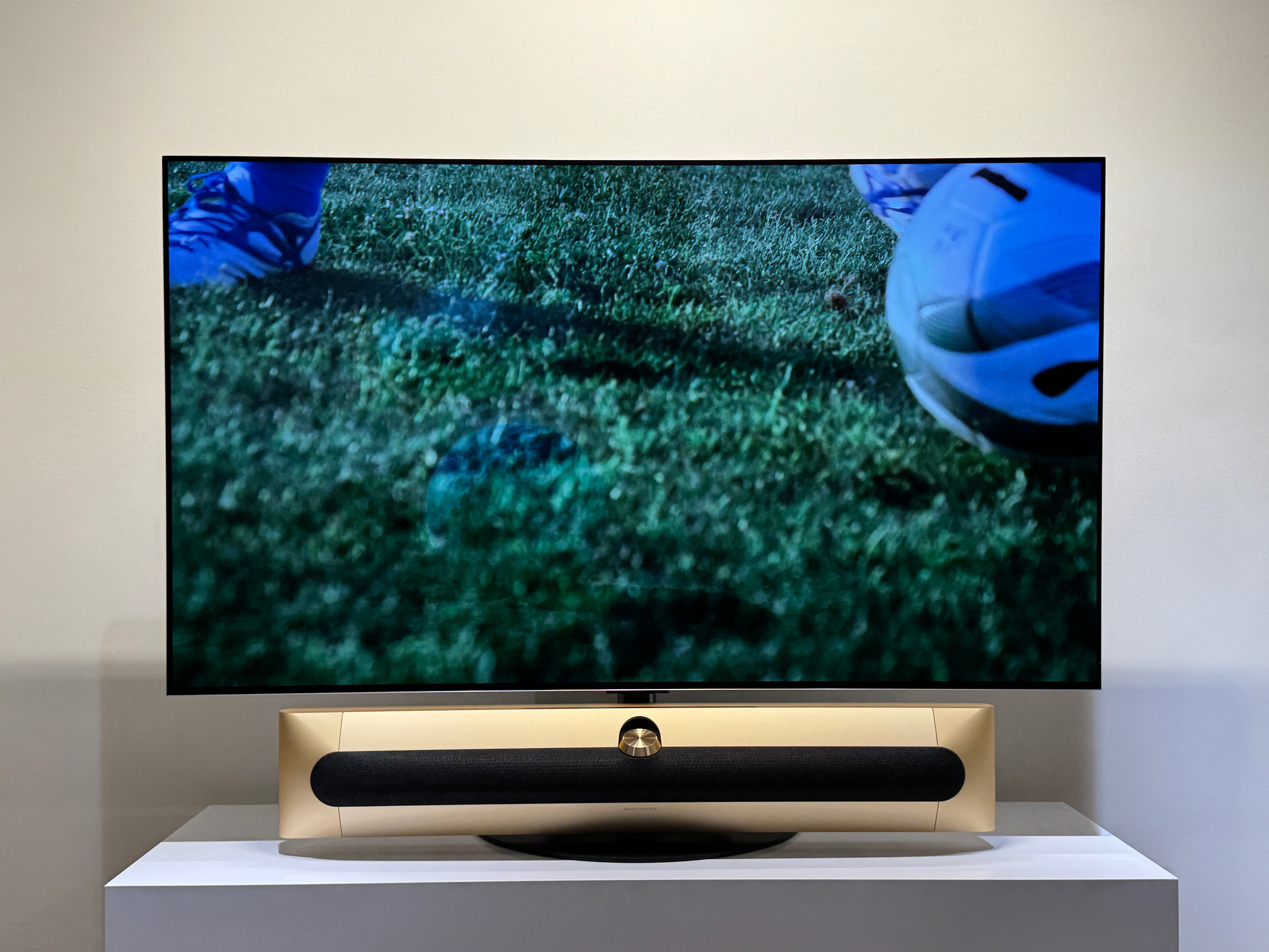 Beosound Premiere - Table stand - 2x Beosound Emerge rear