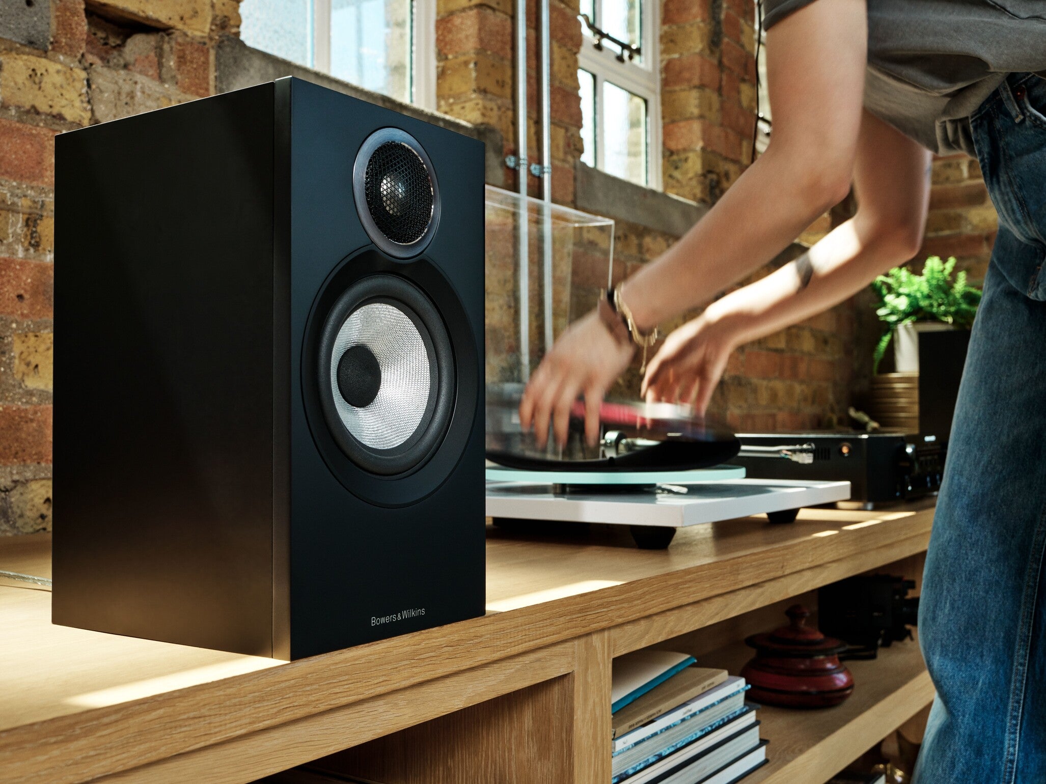 Bowers & Wilkins 607 S3