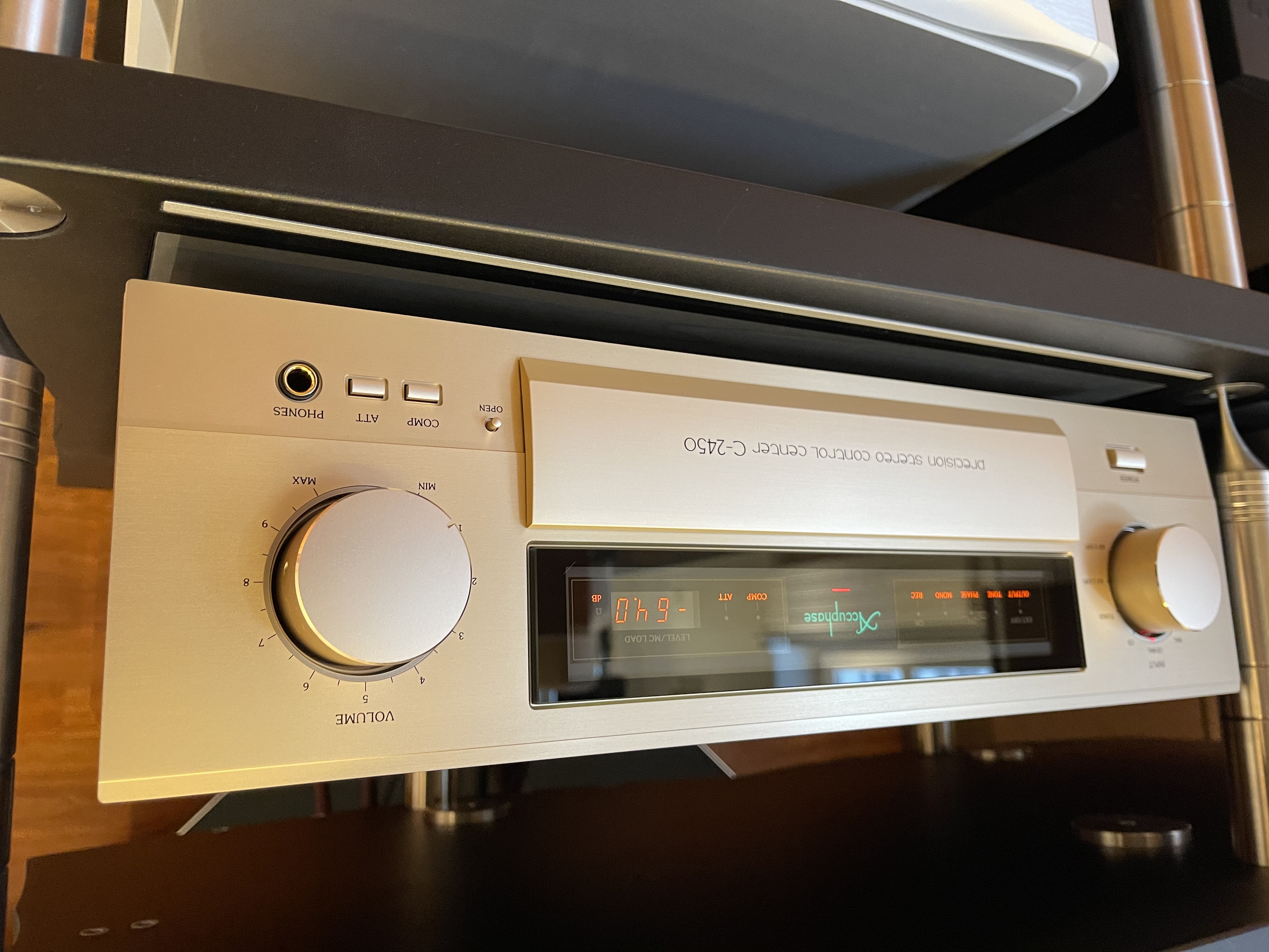 Accuphase C2450 - Foto Poulissen