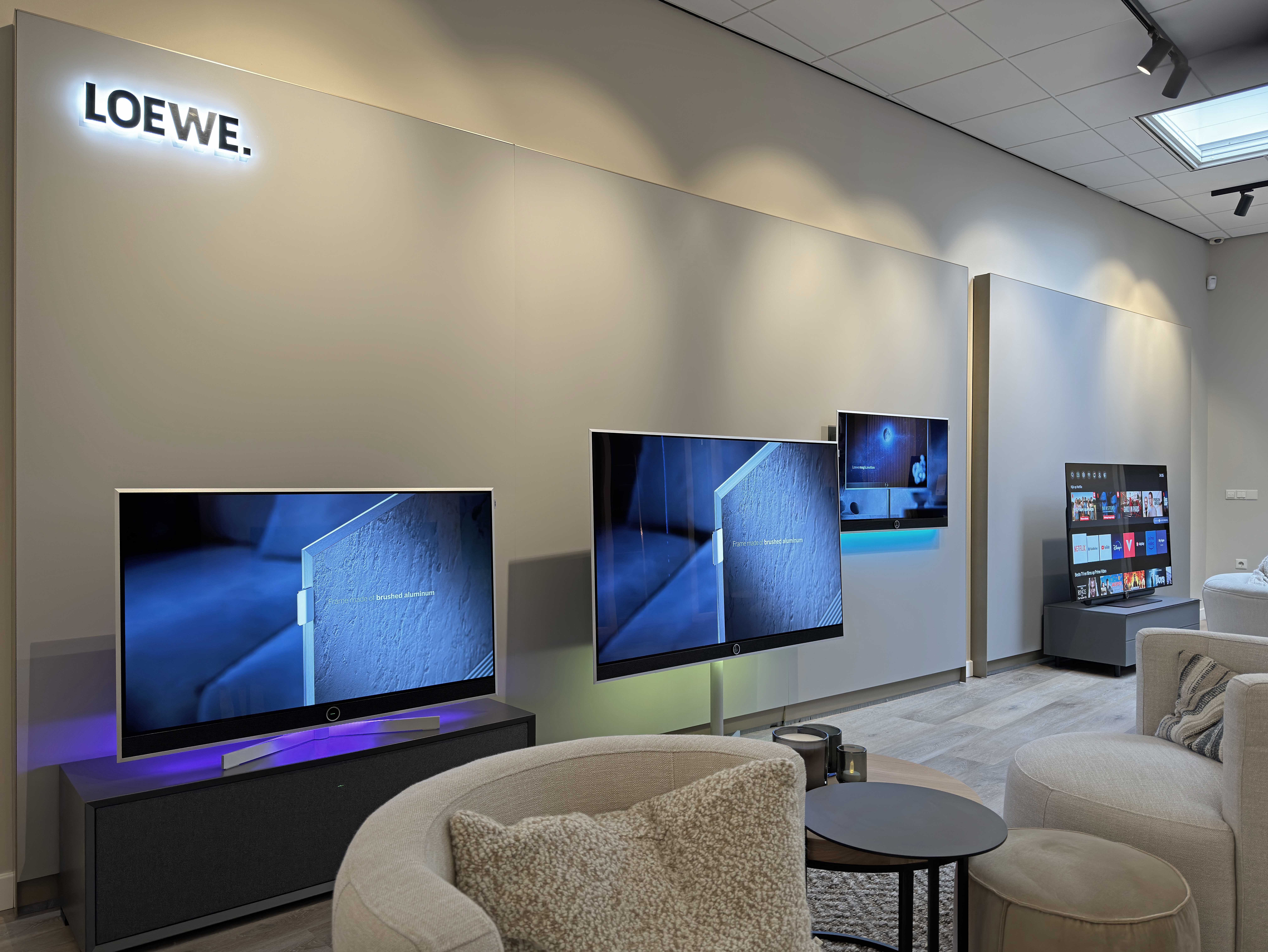 Loewe Stellar bij Poulissen Audio Video Center