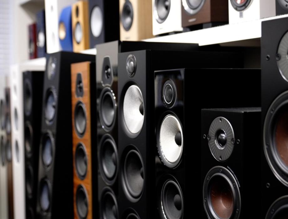 Poulissen Audio Video Center