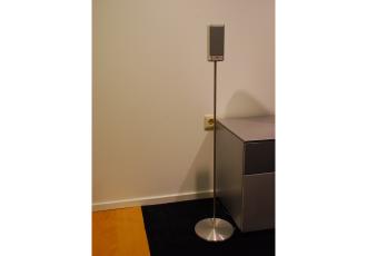 Loewe Sat Speaker met S Stand Showroommodel