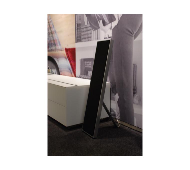Loewe Speaker R ID met Dynamic Stand Showroommodel.