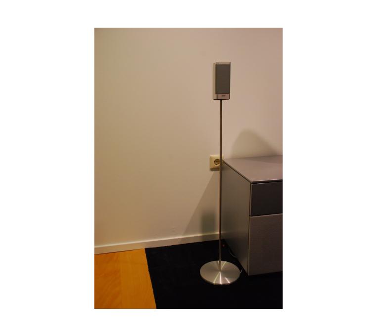 Loewe Sat Speaker met S Stand Showroommodel